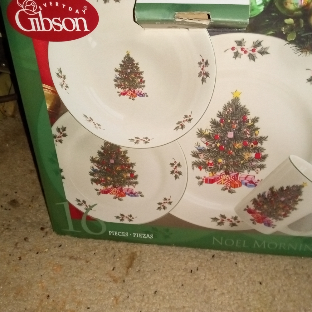 Noel morning Gibson 16 piece dish set